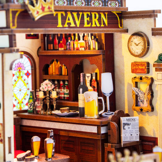 Færdigbygget Krone Tavern miniaturehus med klassisk krodesign