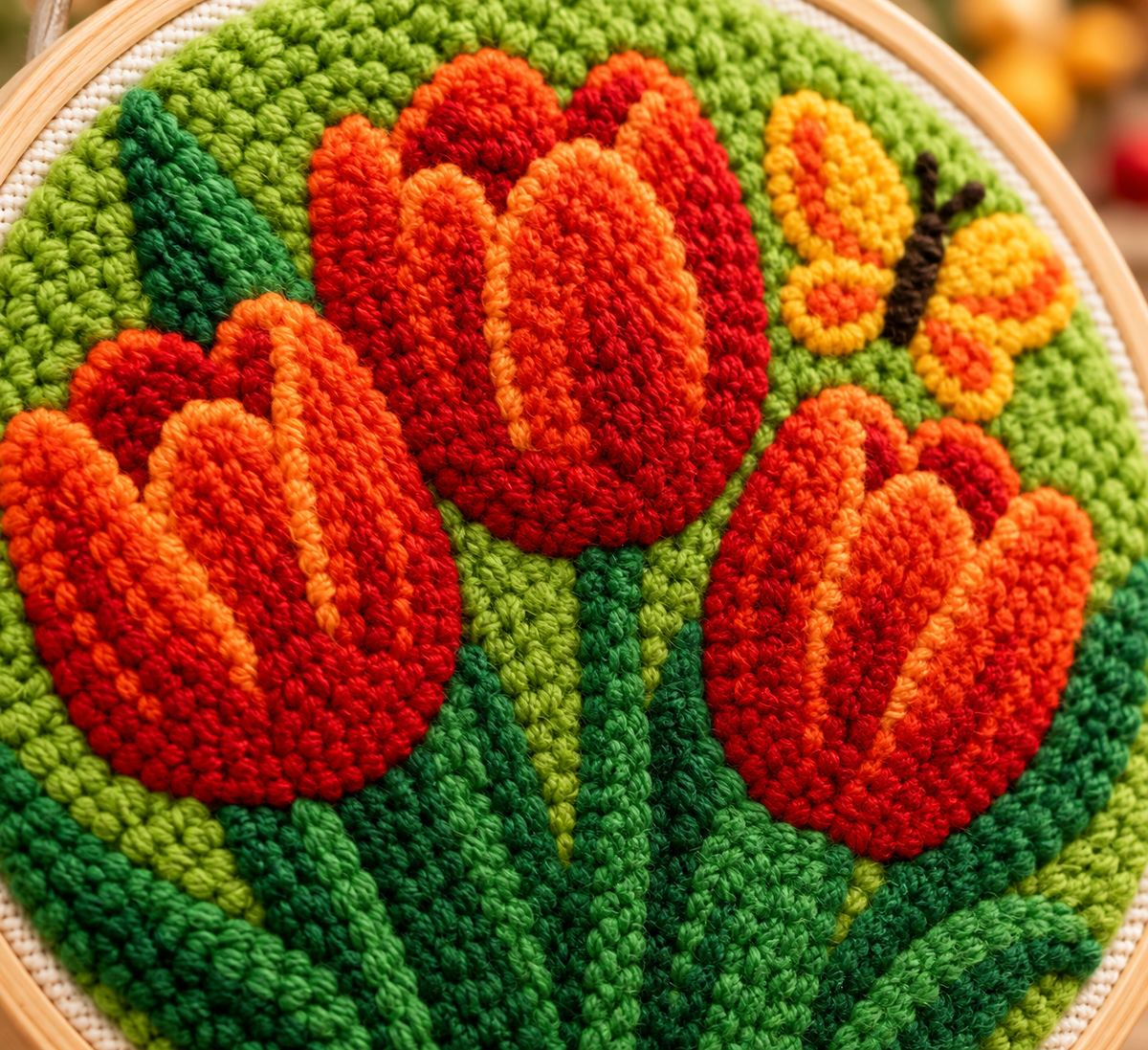 Detalje af Punch Needle Farverige Tulipaner med Sommerfugl design 