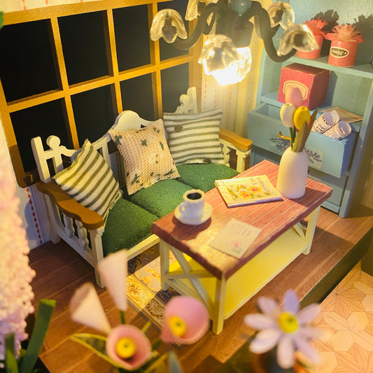 Færdigbygget Darcy Blomsterhus miniaturehus med blomsterinspireret design